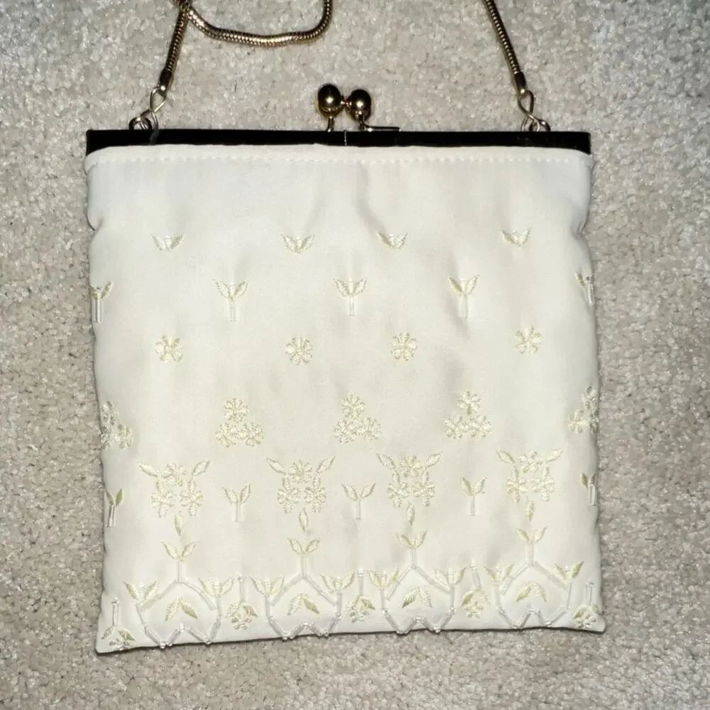 Jessica‎ McClintock Ivory Embroidered Kiss Lock Shoulder Bag Gold Chain Strap